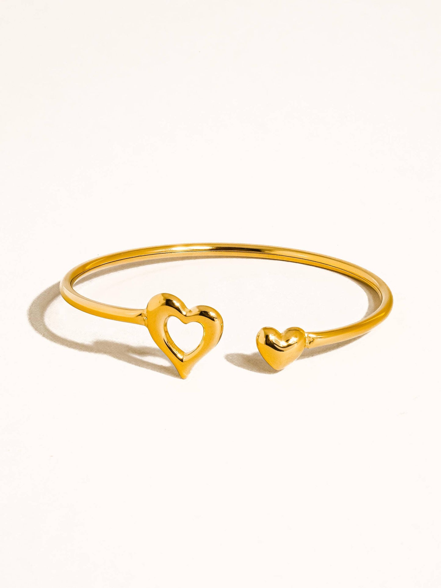 Helen 18K Gold Non-Tarnish Heart Bangle
