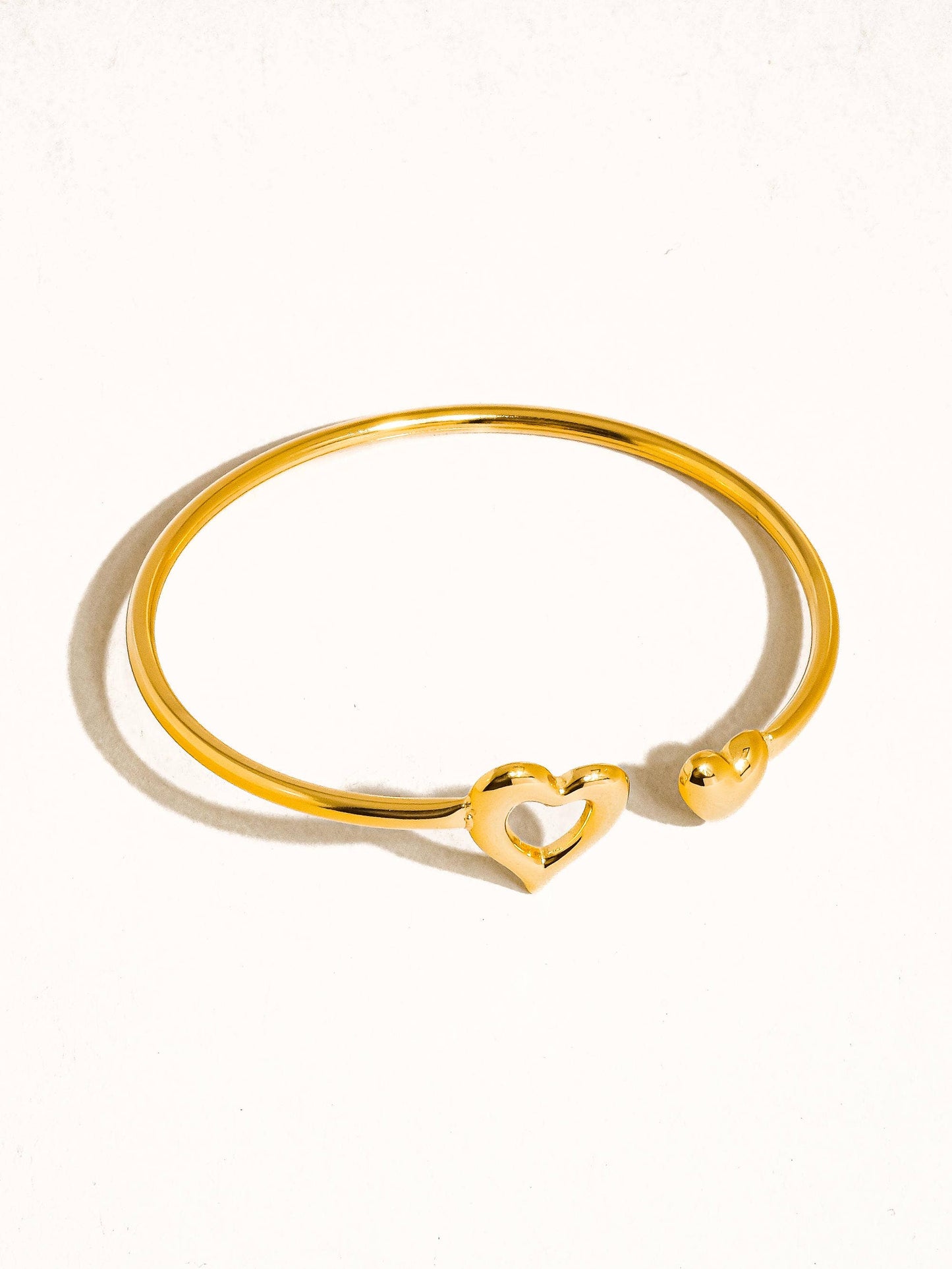 Helen 18K Gold Non-Tarnish Heart Bangle
