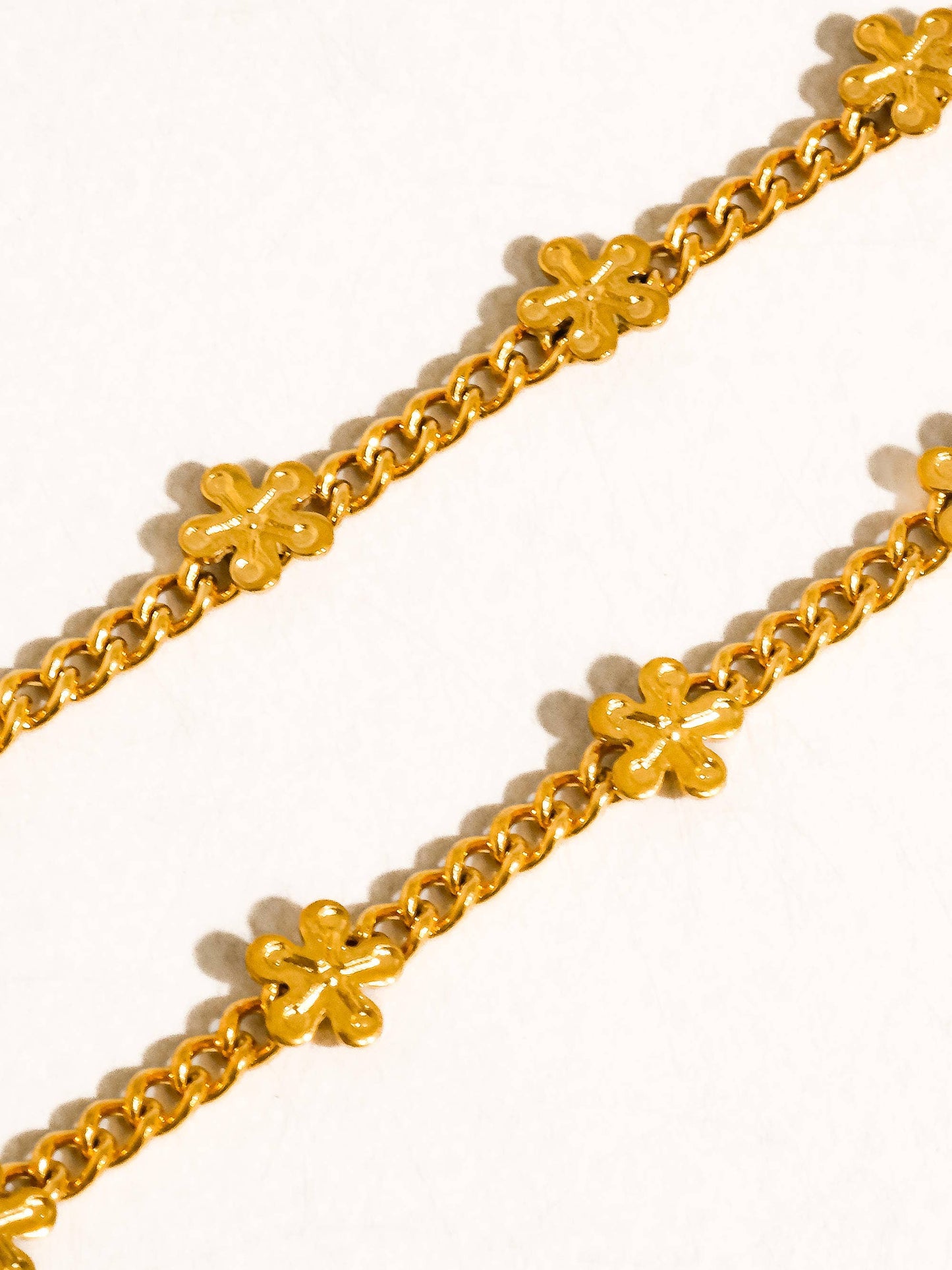 Haisley Dainty Flower Chain Necklace