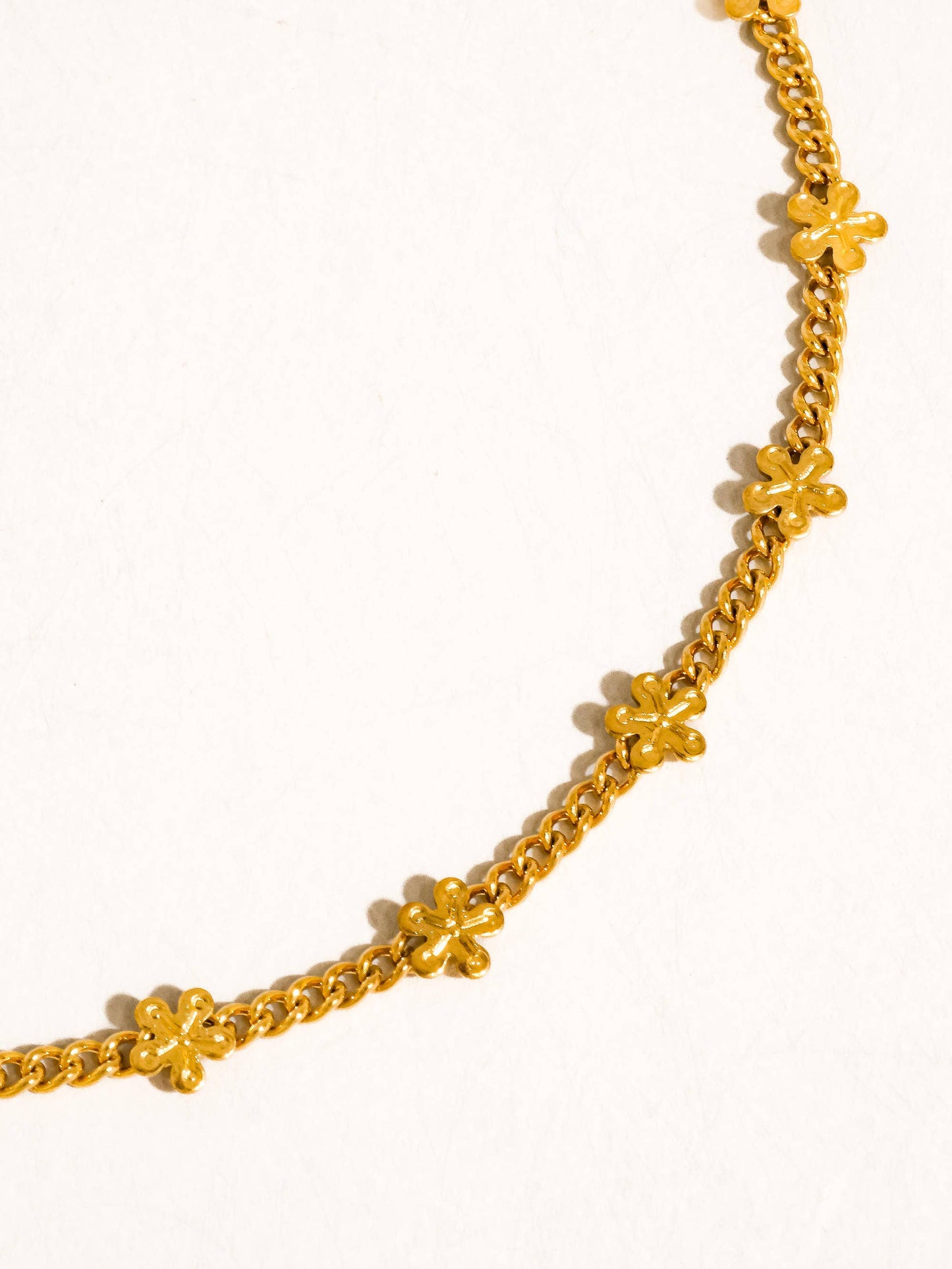 Haisley Dainty Flower Chain Necklace
