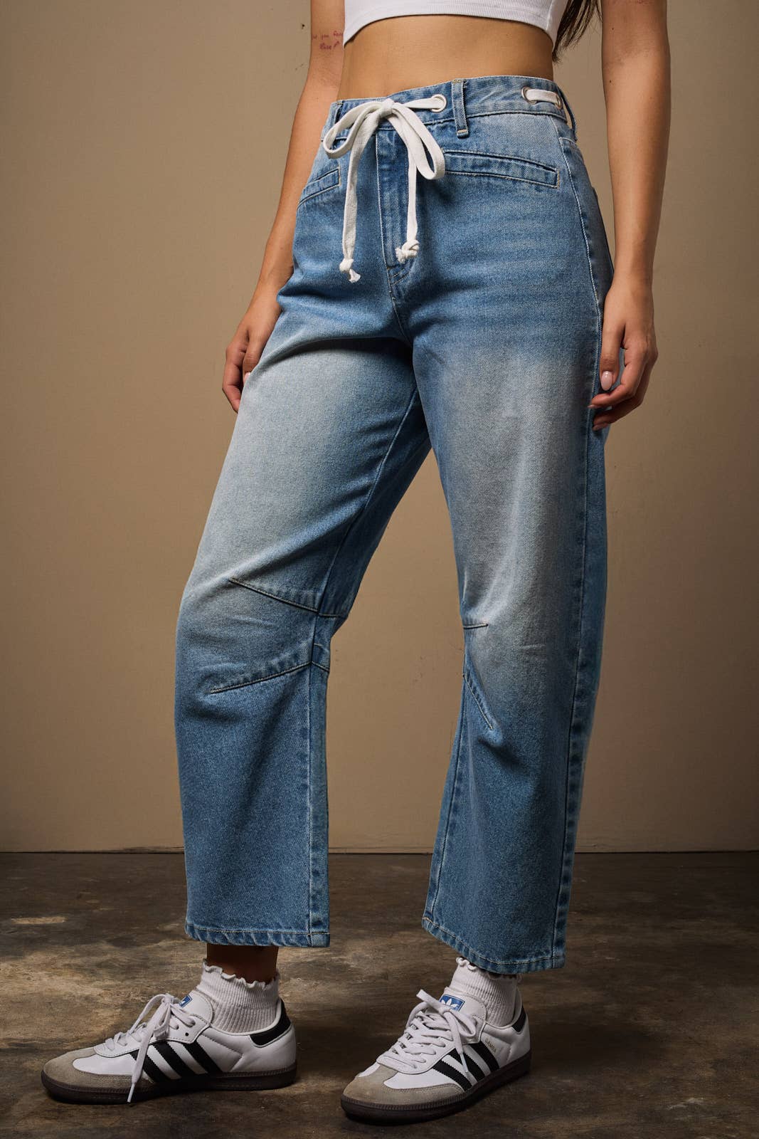 DRAWSTRING LIGHTWASH BARREL JEANS