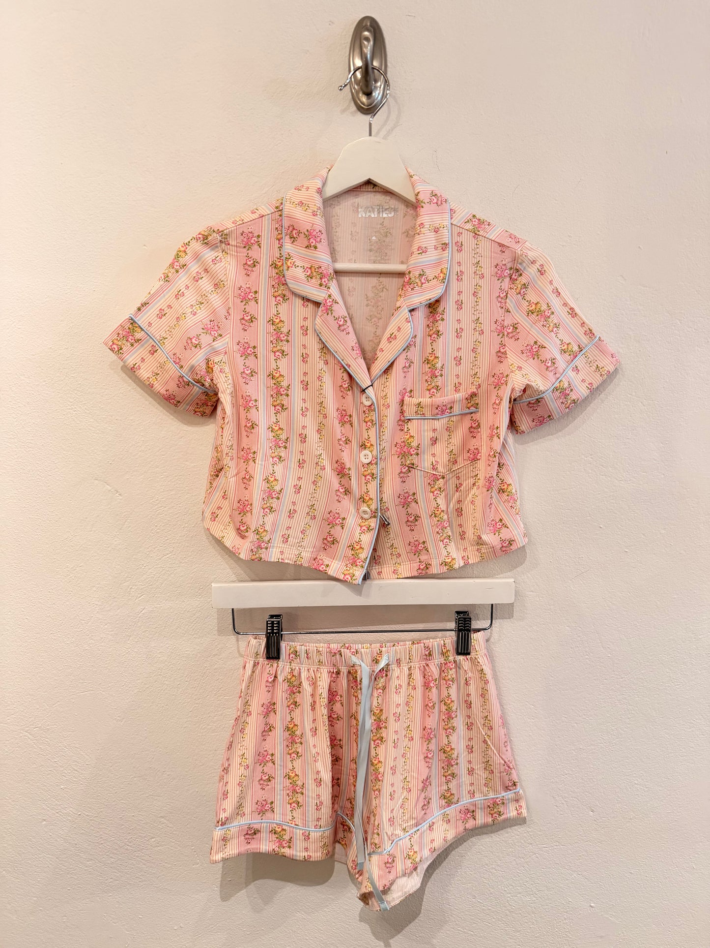 JR Lily Cropped Shabby Floral Stripe