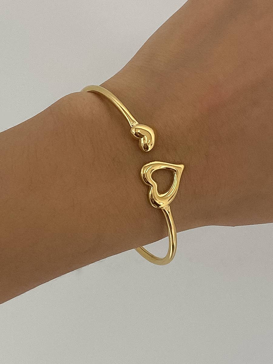 Helen 18K Gold Non-Tarnish Heart Bangle