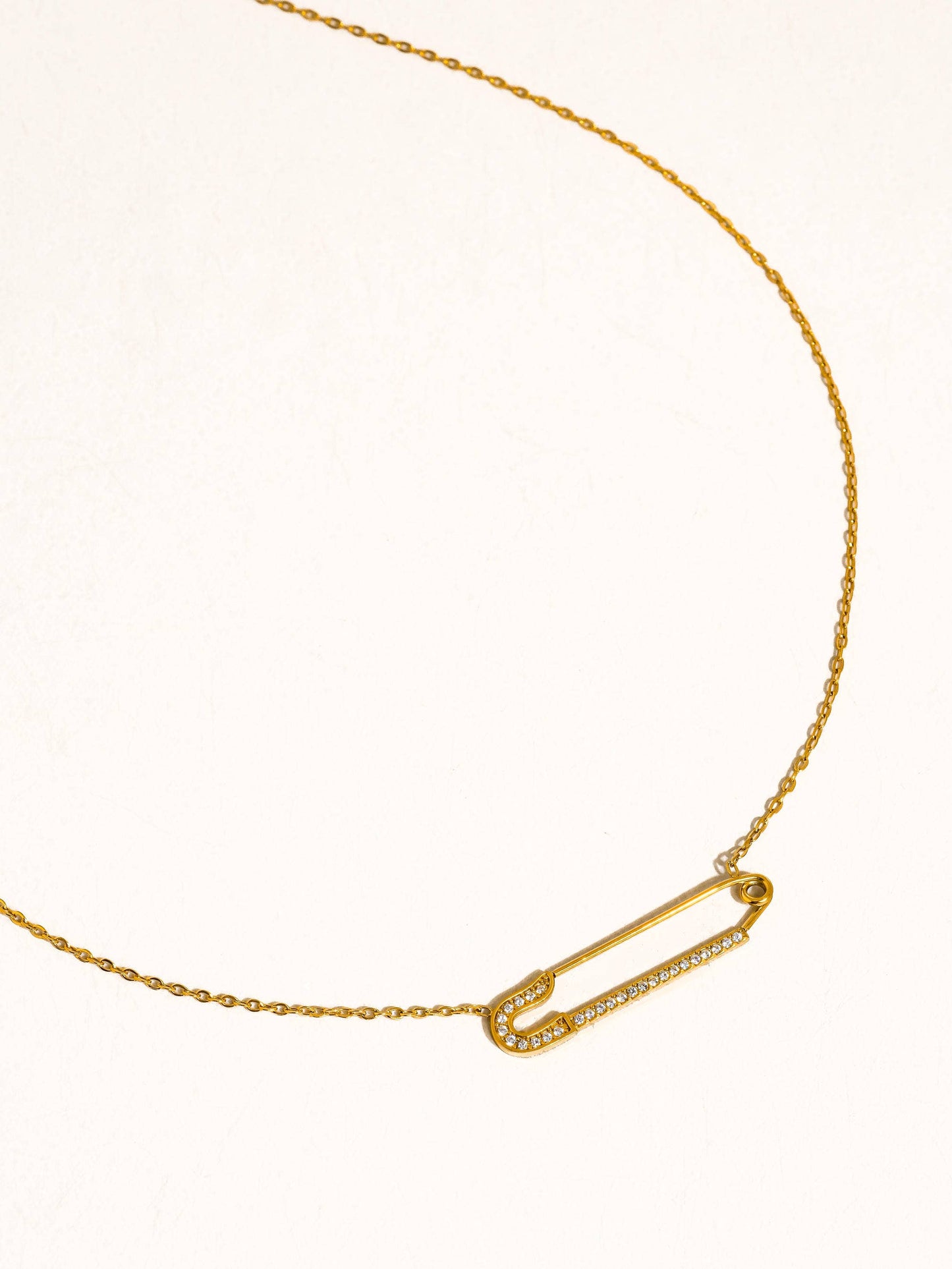 Lyselle 18K Gold Non-Tarnish Dainty Bar Necklace