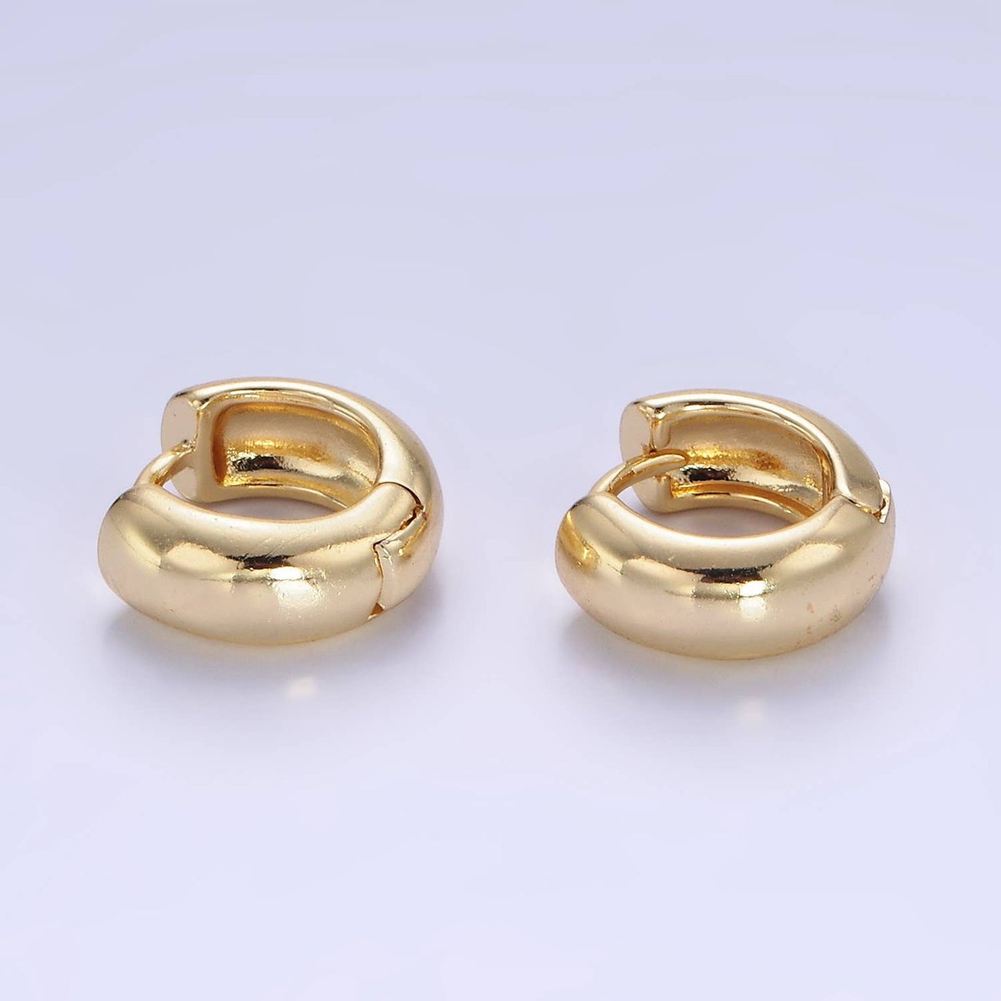Tani Mini Chubby Cartilage Earrings