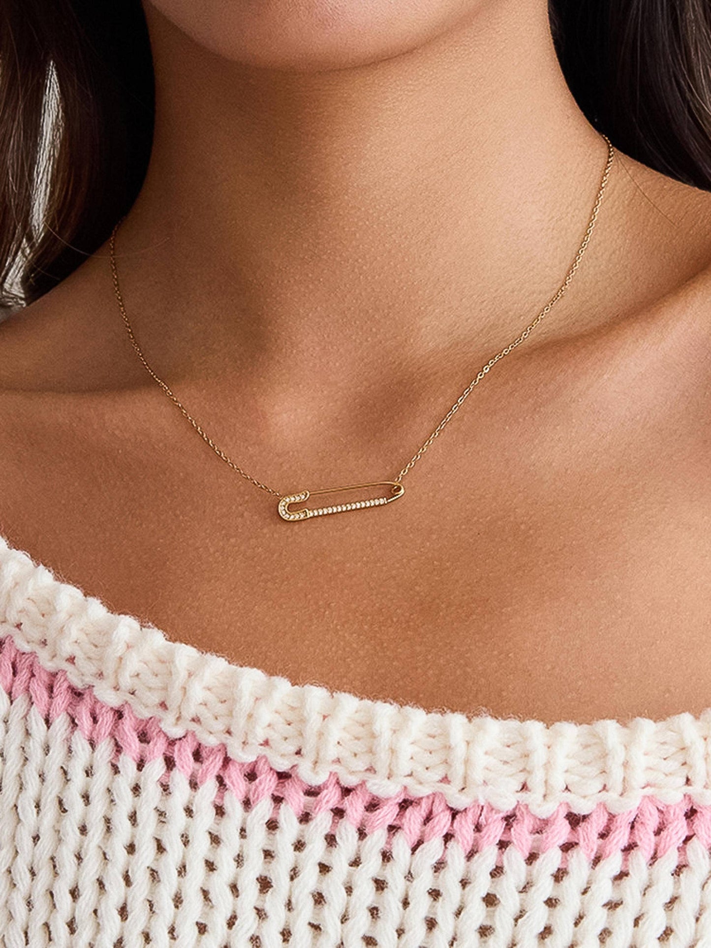 Lyselle 18K Gold Non-Tarnish Dainty Bar Necklace