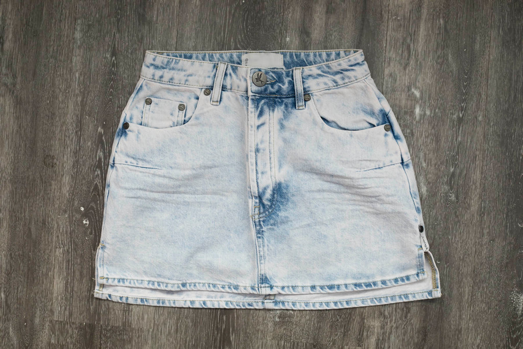 PURPLE HAZE VANGUARD MID RISE RELAXED DENIM MINI SKIRT - ONE TEASPOON